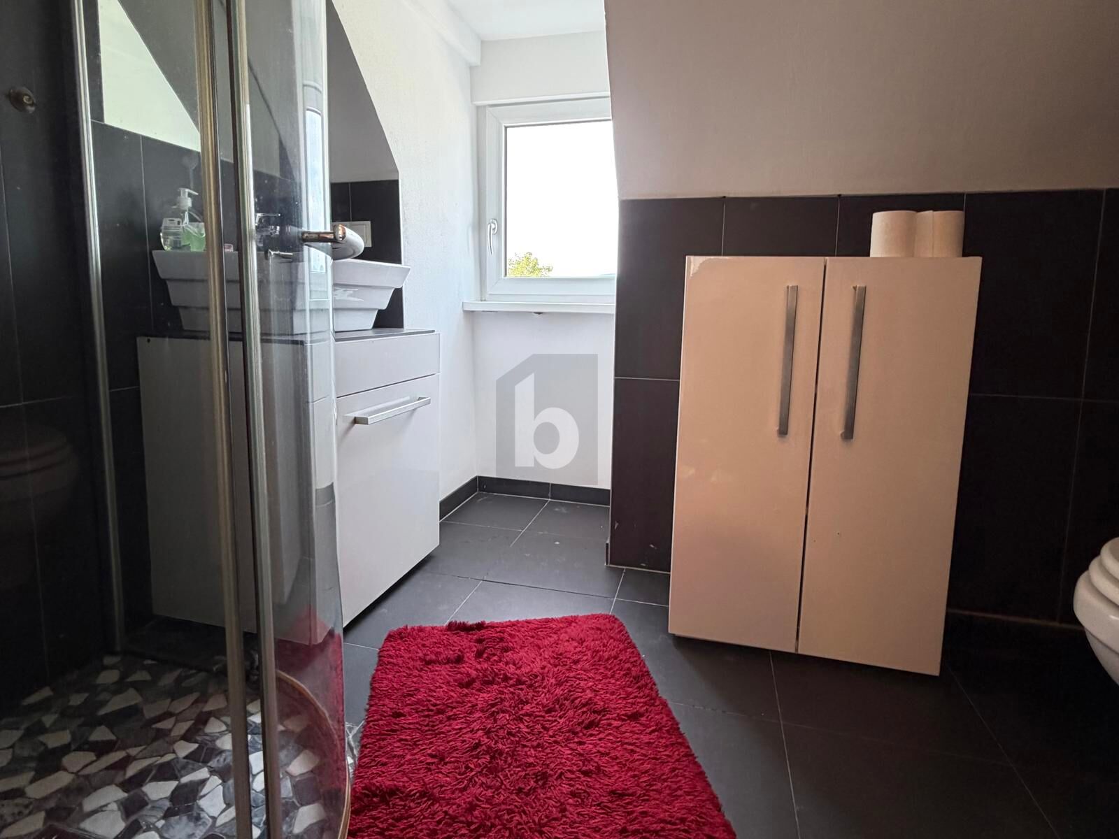 CHARMANTE DACHGESCHOSSWOHNUNG MIT HELLER WOHNATMOSPHÄRE / / 2551 Enzesfeld-Lindabrunn / Bild 2