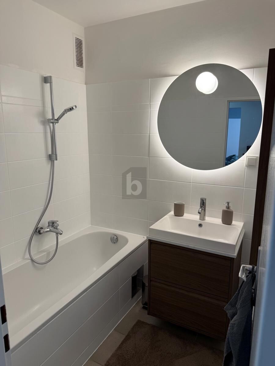 NEUWERTIGE, VOLL M�BLIERTE WOHNUNG MIT EINBAUK�CHE ? EINZIEHEN UND WOHLF�HLEN! /  / 1230&nbsp;Wien / Bild 1