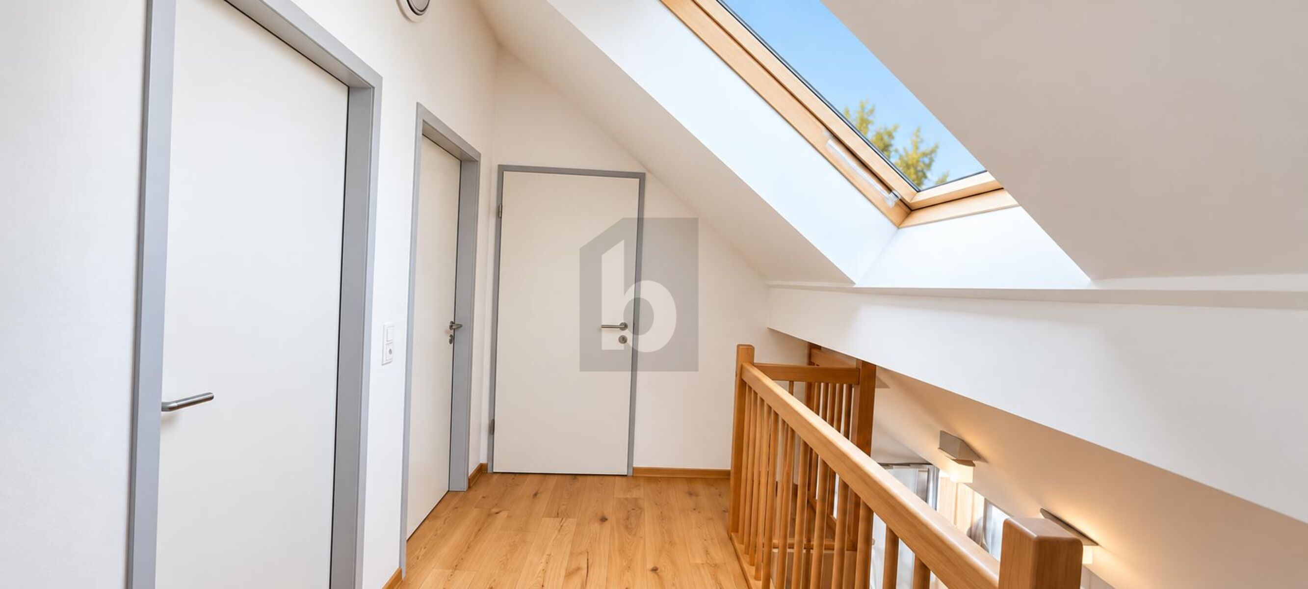 WOHNEN �BER DEN D�CHERN:ELEGANTE DACHGESCHOSSWOHNUNG MIT BALKON UND GARTENMITBENUTZUNG /  / 8010&nbsp;Graz / Bild 3