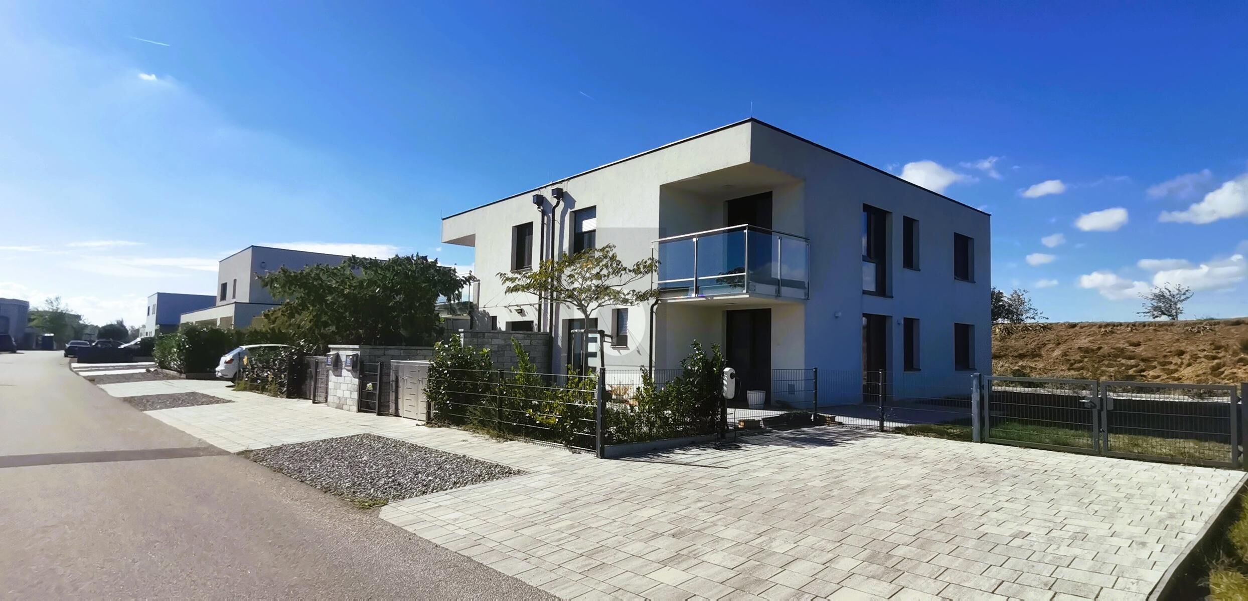 TRAUMHAFTES WOHNEN AN PRIVATEM SEE - MODERNE AUSSTATTUNG UND RUHELAGE /  / 7111&nbsp;Parndorf / Bild 0