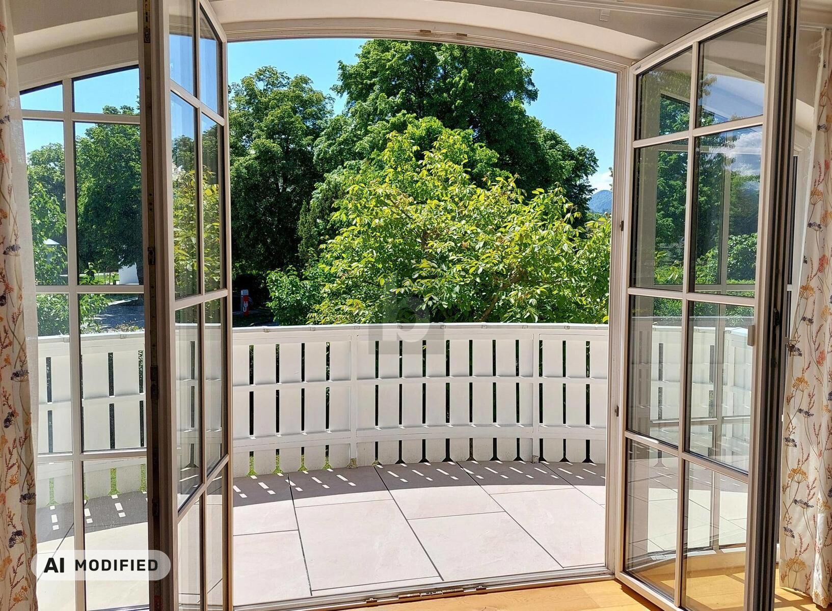 GRO�Z�GIGE MAISONETTE MIT KACHELOFEN, ZWEI BALKONEN UND GARTEN