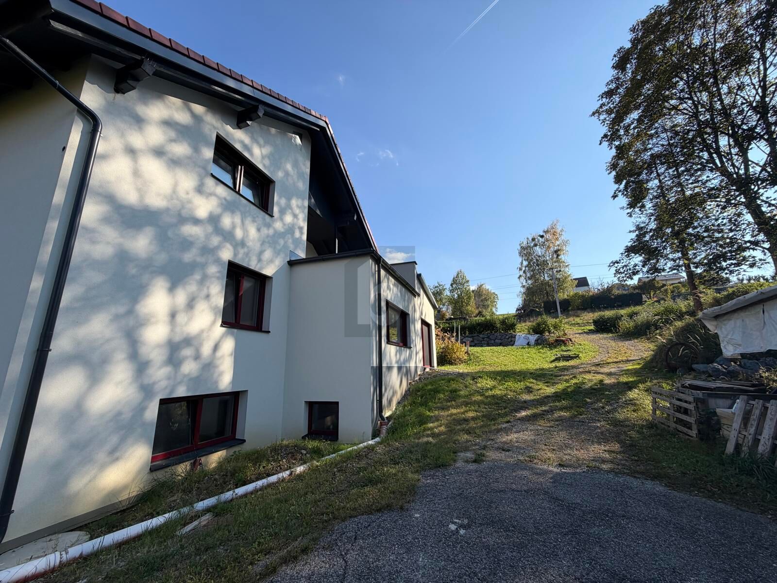 WOHNEN MIT BURGBLICK GROßZÜGIGES HAUS MIT GARTEN UND VIEL POTENZIAL / / 8530 Deutschlandsberg / Bild 3
